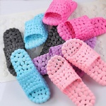 Low Price Breathable Holey PVC Beach Slippers Bath Slippers with New Raw Material